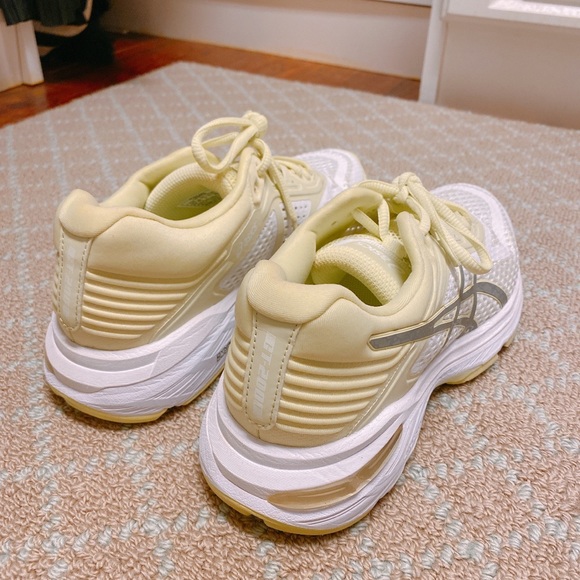 ASICS tennis shoes - Picture 5 of 6